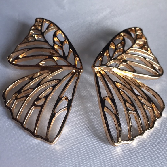 New! Gold Butterfly Earrings - Picture 9 of 13